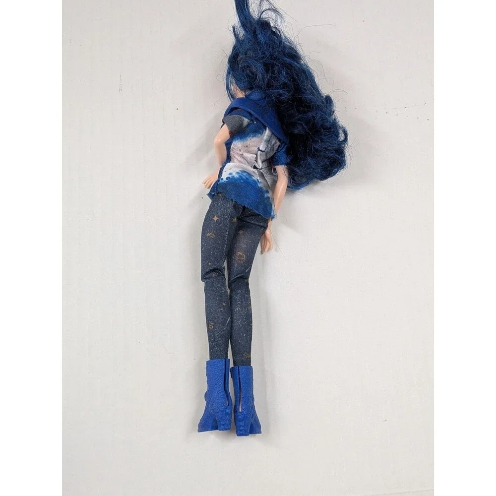 Disney Descendants 2 EVIE Isle of the Lost 11